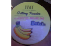 Romantic Beauty Transluscent Setting Powder, Banana, 0.27 oz/7.6 g - Image 3