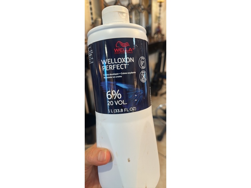 Wella Professionals Welloxon Perfect 6% 20 Vol. Creme Developer, 33.8 fl oz/1 L