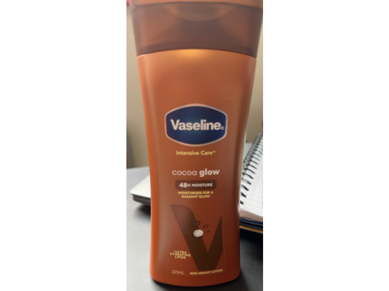 Vaseline Intensive Care Radiant Glow + Ultra Hydrating Lipids Body Lotion, Cocoa Glow, 225 mL