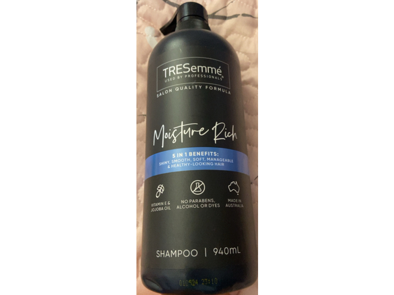 Tresemme Moisture Rich Shampoo, Vitamin E & Jojoba Oil, 940 mL
