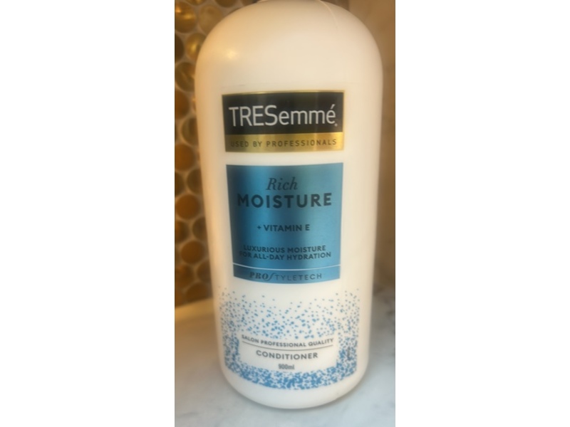 Tresemme Rich Moisture Conditioner, Vitamin E, 900 mL