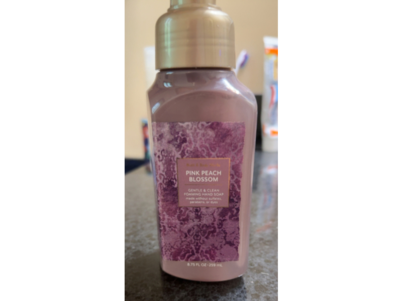 Bath & Body Works Foaming Hand Soap, Pink Peach Blossom, 8.75 fl oz/ 259 mL