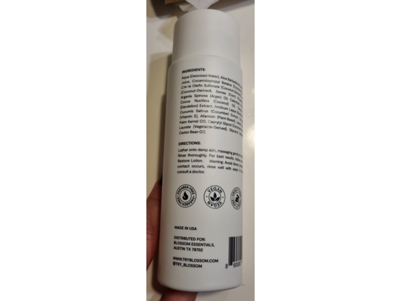 Blossom Essentials Total Moisture Body Wash, 8 fl oz/240 mL