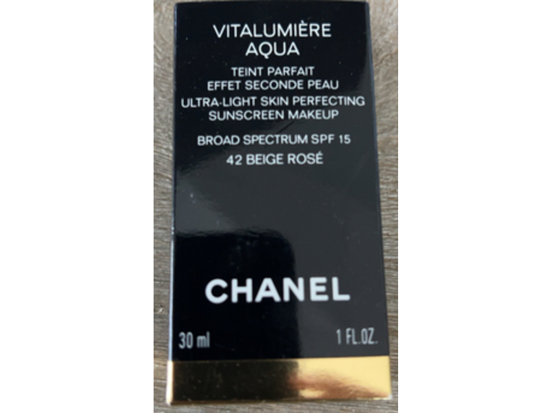 Chanel Vitalumiere Aqua Ultra Light Skin Perfecting Sunscreen Makeup, 42 Beige Rose, 1 fl oz/30 mL