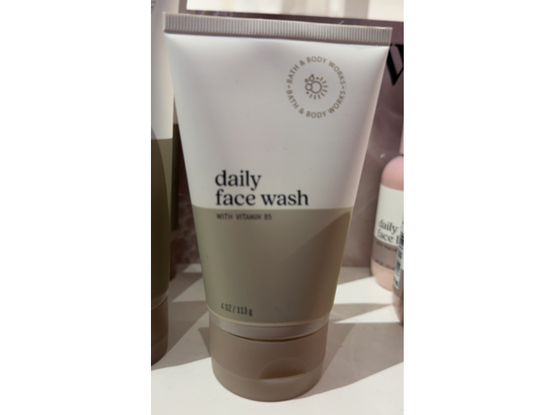 Bath & Body Works Daily Face Wash, Vitamin B5, 4 oz/113 g