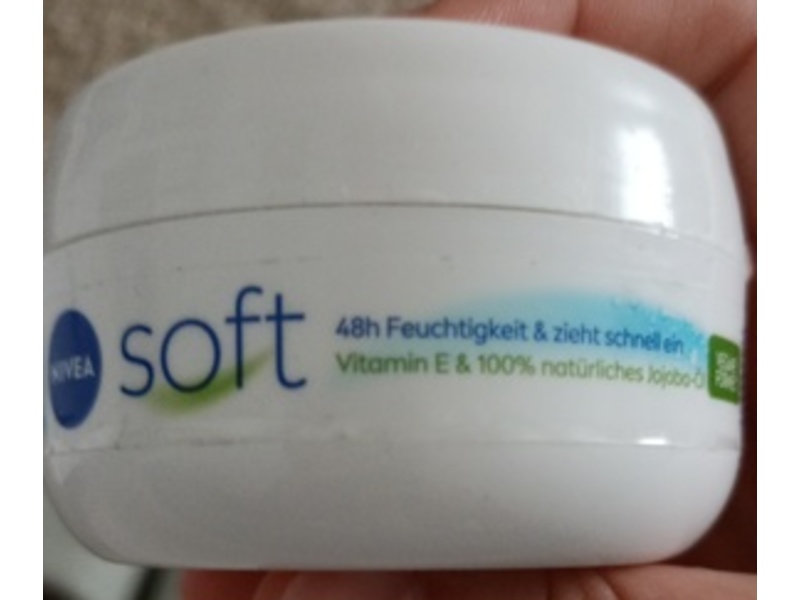 Nivea Soft Refreshing Soft Moisturizing Cream, 100 mL