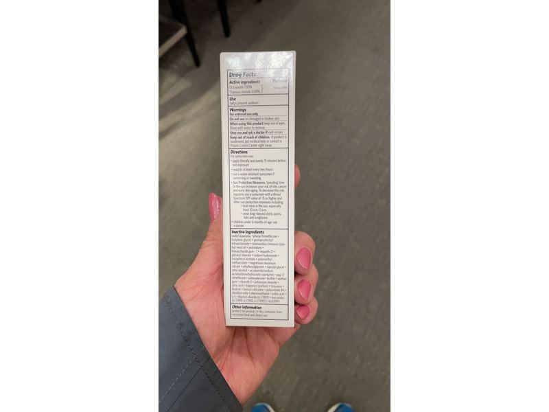 Bobbi Brown Nude Finish Tinted Moisturizer SPF 15 Medium Tint for Women, 1.7 Ounce