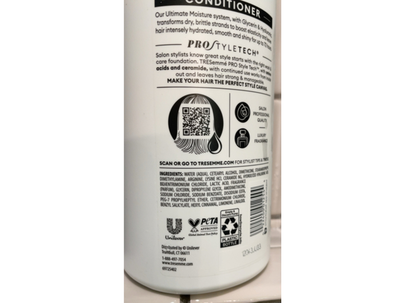 Tresemme Ultimate Moisture Conditioner, + Glycerin & Hyaluronic, 39 fl oz/1.15 L