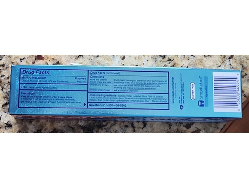 Colgate Maxfresh Breath Strips Whitening Toothpaste, Cool Mint, 7.6 oz/215 g