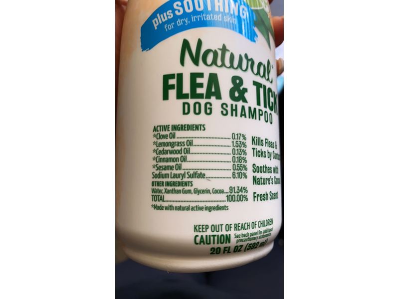 TropiClean Natural Flea & Tick Dog Shampoo, 20 fl oz/592 mL