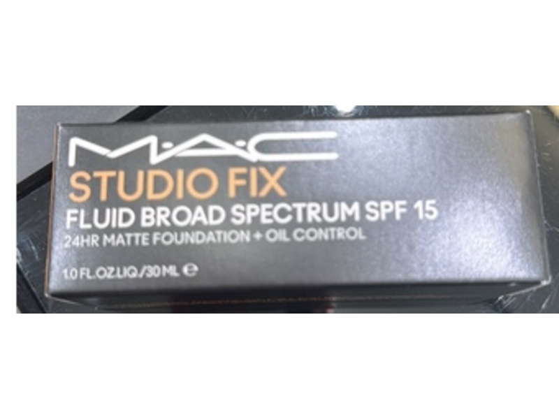 MAC Studio Fix Matte Foundation+Oil Control, SPF 15, NC30, 1 fl oz/30 mL