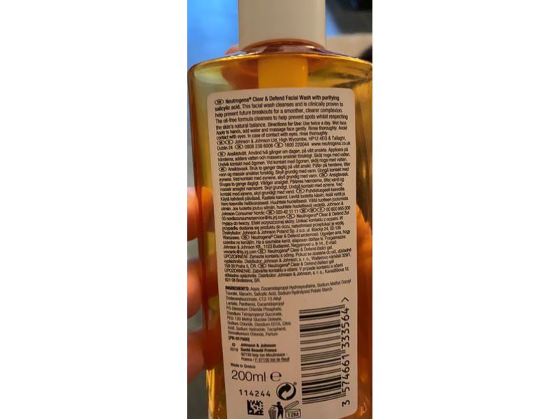 Neutrogena Clear & Defend Facial Wash, 200 mL