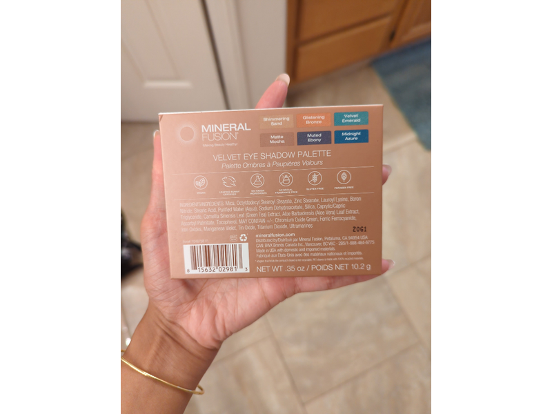 Mineral Fusion, Limited Edition Velvet Eye Shadow Palette, Multi Colors, 1 Count
