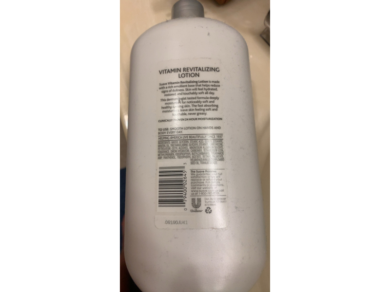 Suave Skin Solutions Vitamin Revitalization Lotion, 32 oz/946 mL