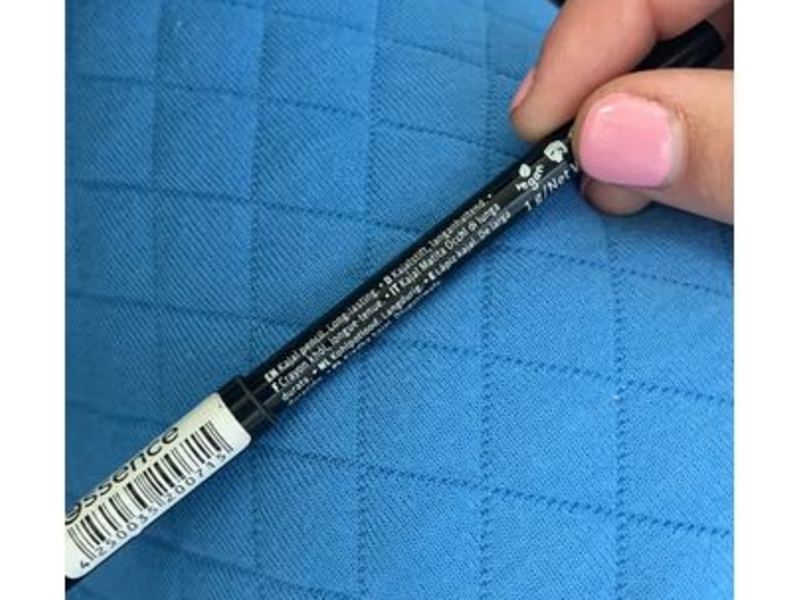 Essence Kajal Pencil Eyeliner, 01 Black, 1 g