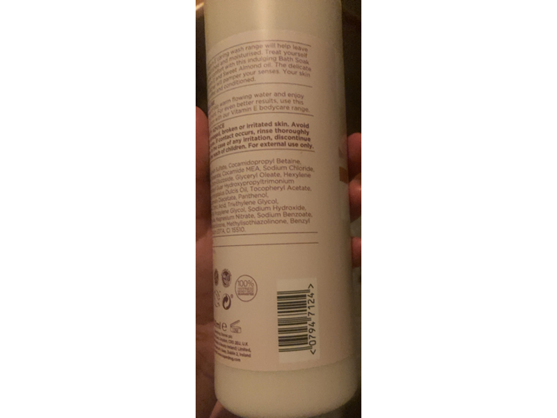 Superdrug Moisturising Bath Soak, Vitamin E & Almond Oil, 500 mL