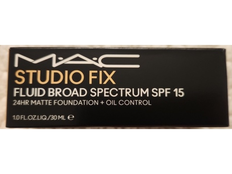 M.A.C. Cosmetics Studio Fix Matte Foundation + Oil Control, SPF 15, NC 17, 1.0 fl oz/30 mL