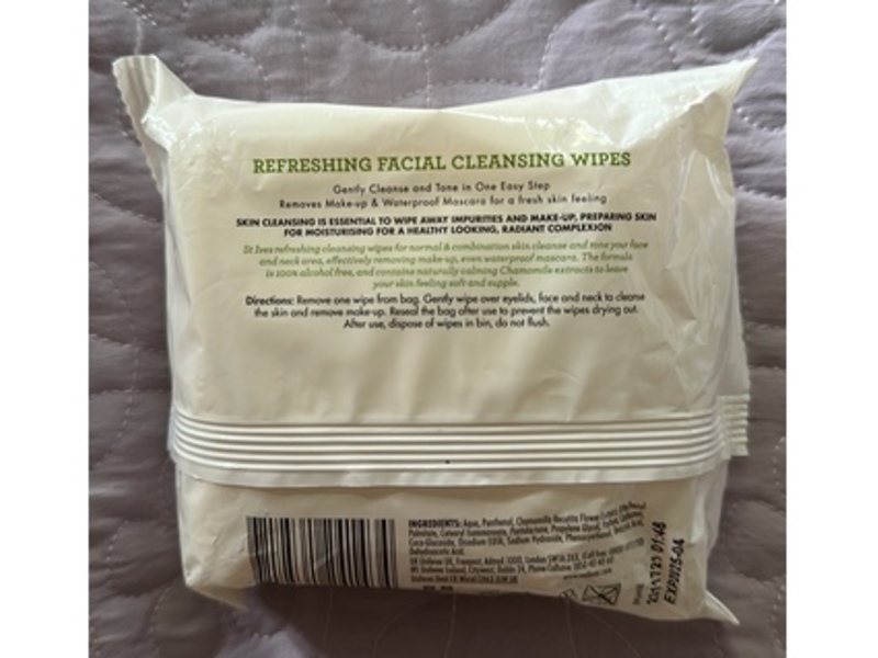 St. Ives Refreshing Facial Cleansing Wipes, 35 Count