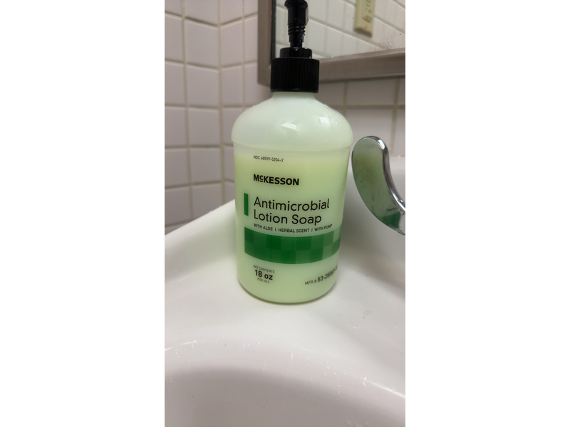 McKesson Antimicrobial Lotion Soap with Aloe,18 oz/532 mL