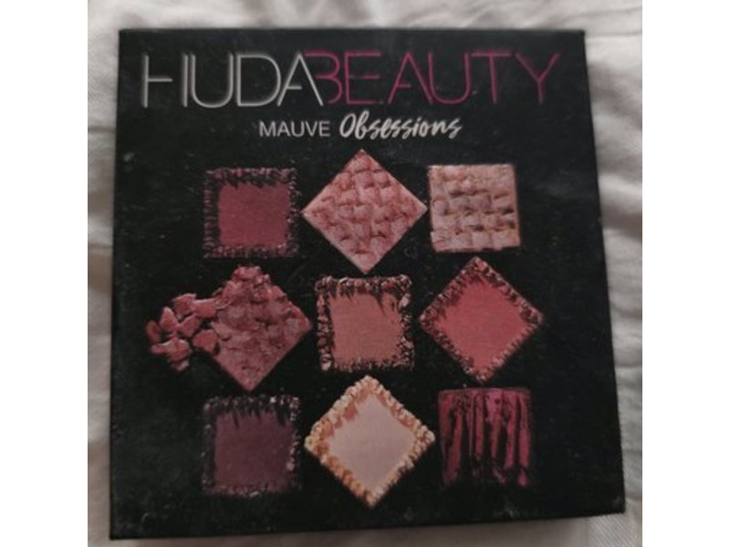 Huda Beauty Mauve Obsessions Eyeshadow Palette
