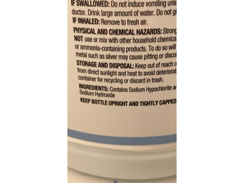 Wegmans Low-Splash Concentrated Bleach, Regular Scent, 121 fl oz/3.57 L