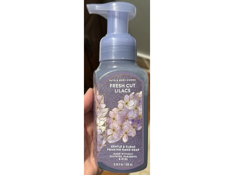 Bath & Body Works Gentle & Clean Foaming Hand Soap, Fresh Cut Lilacs, 8.75 fl oz/259mL