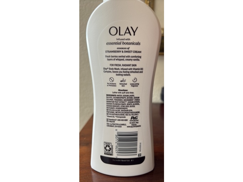 Olay Body Wash, Strawberry & Sweet Cream, 23.6 fl oz/700 mL