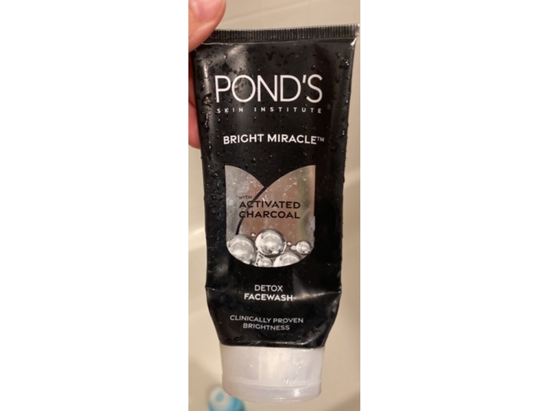 Pond's Bright Miracle Detox Face Wash with Activated Charcoal, 100 g