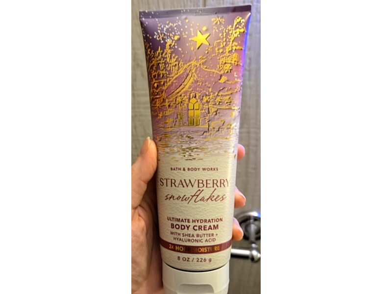 Bath & Body Works Ultimate Hydration Body Cream, Strawberry Snow Flakes, 8 oz/226 g