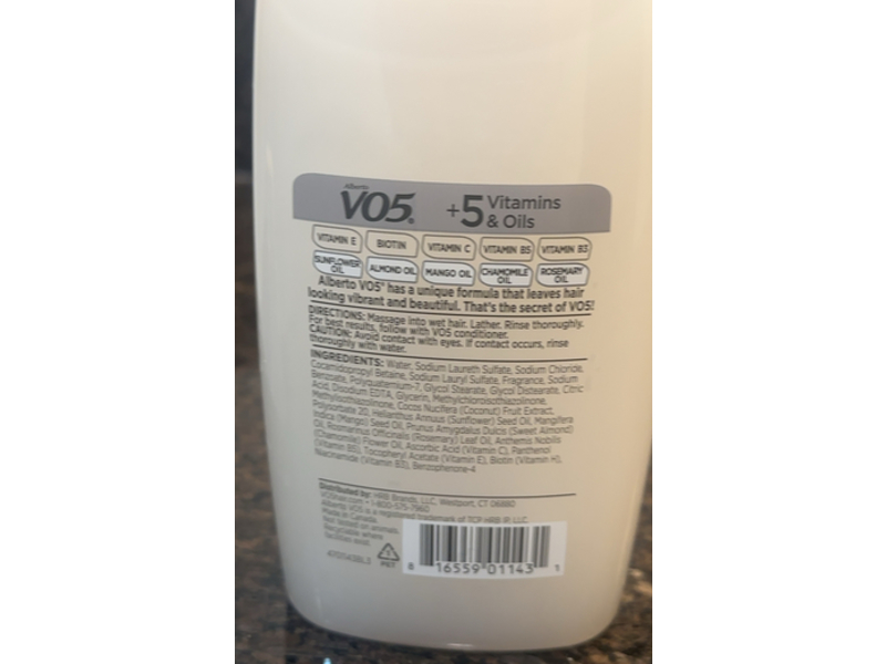 Alberto VO5 Moisturizing Shampoo, Island Coconut, 15 fl oz/443 mL