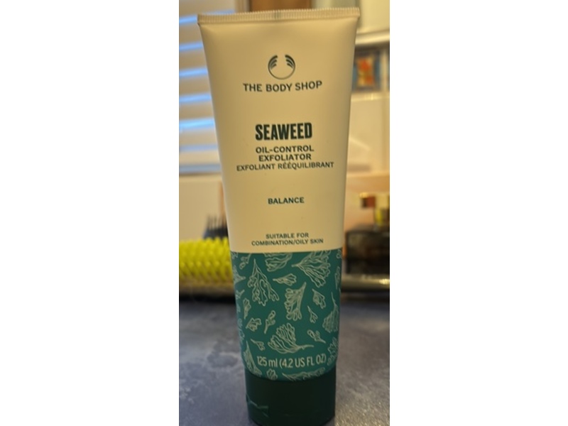 The Body Shop Balance Oil Control Exfoliator, Seaweed, 4.2 fl oz/125 mL