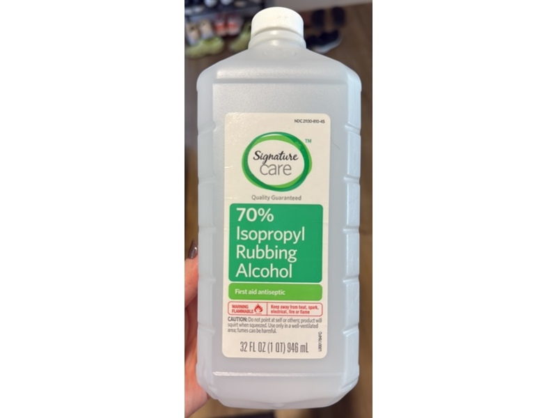 Signature Care 70% Isopropyl Rubbing Alcohol, 32 fl oz/946 mL