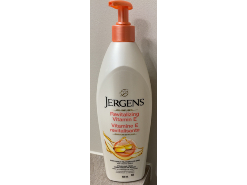 Jergens Revitalizing Vitamin E Moisturizer, 620 mL