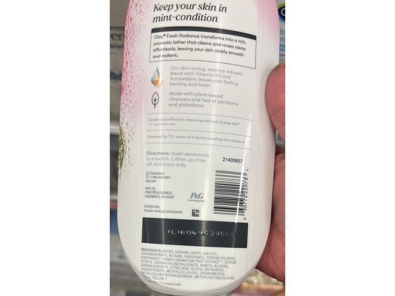Olay Fresh Radiance Body Wash, Strawberry & Mint, 22 fl oz/650 mL