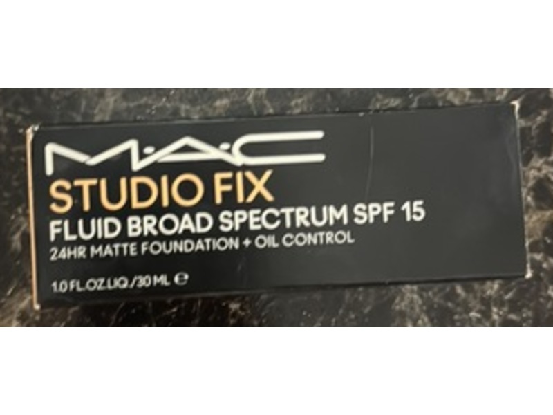 M.A.C Studio Fix Fluid 24Hr Matte Foundation + Oil Control, SPF 15, NC27, 1 fl oz/30 mL