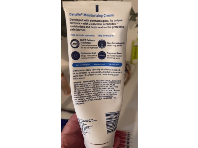CeraVe Moisturizing Cream, Rich Texture, 8 fl oz/236 mL