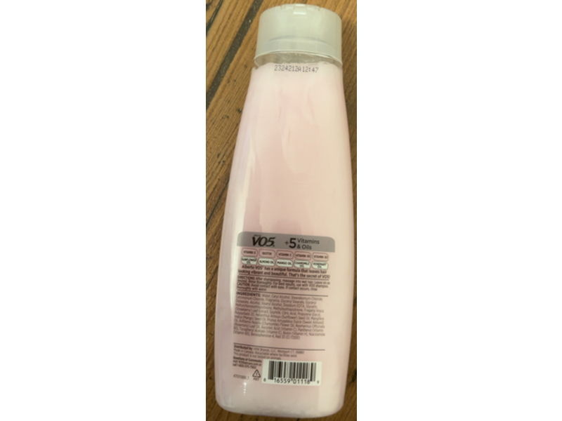 V05 Moisturizing Conditioner, Strawberries & Cream, 15 fl oz/443 mL