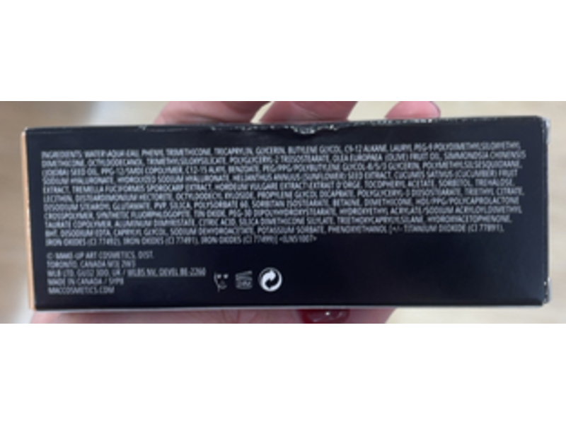 M.A.C Studio Radiance Serum-Powered Foundation, NW22, 1.0 fl oz/30 mL