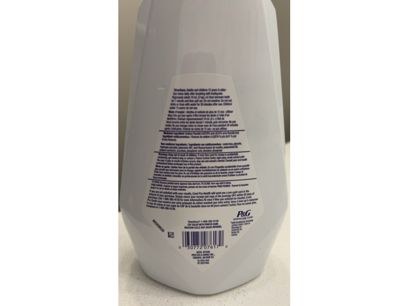 Crest 3D White Brilliance Mouthwash, 946 mL