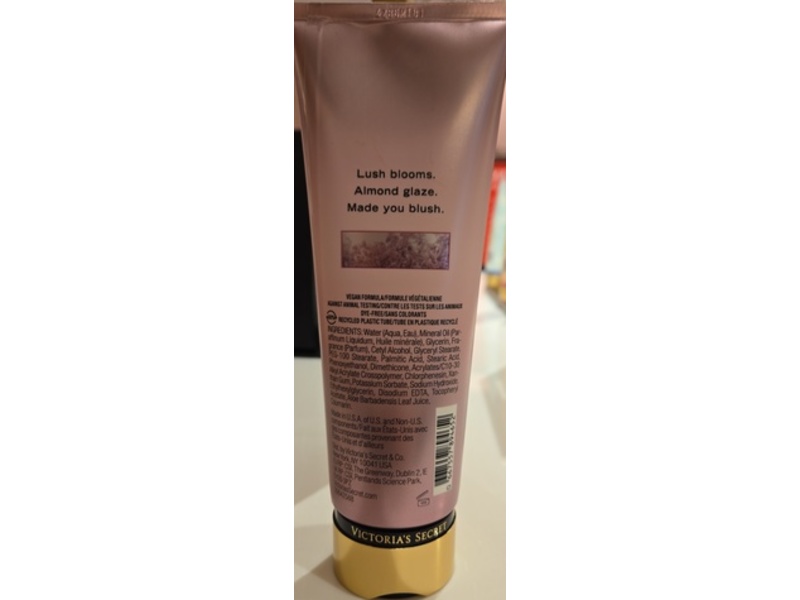 Victoria's Secret Fragrance Lotion, Velvets Petals, 8 fl oz/236 mL