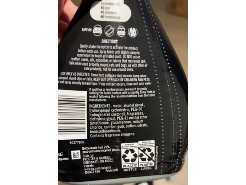 Febreze Unstopables Touch Fabric Spray, Fresh & Breeze, 16.9 oz/500 mL Pack Of 2