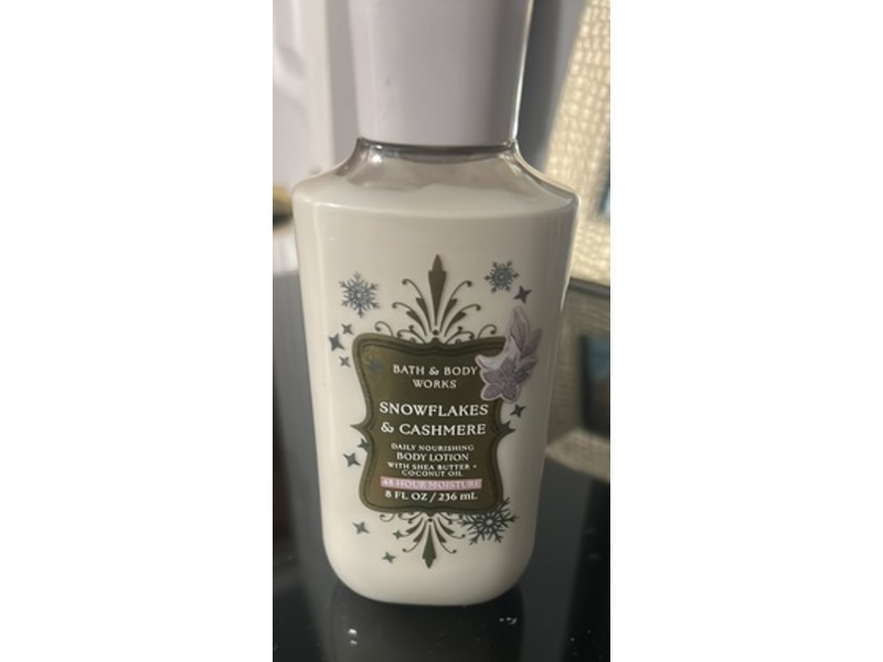 Bath & Body Works Body Lotion, Snowflakes & Cashmere, 8 fl oz/ 236 mL
