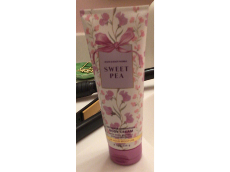 Bath & Body Works Ultimate Hydration Body Cream, Sweet Pea, 8 oz