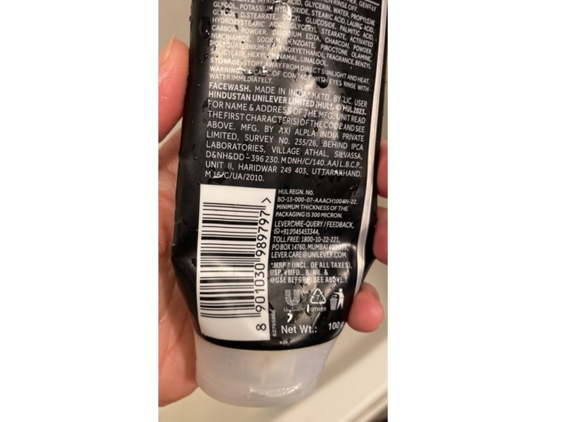 Pond's Bright Miracle Detox Face Wash with Activated Charcoal, 100 g