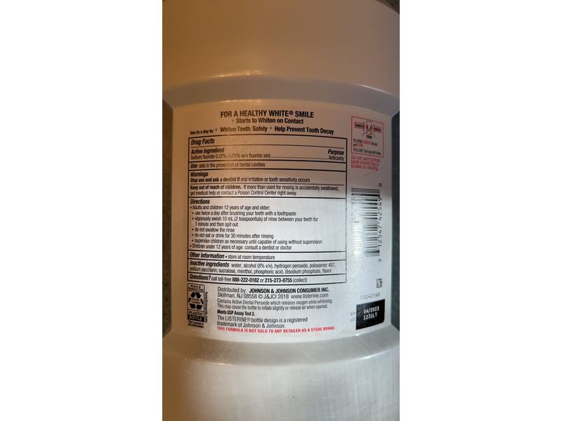 Listerine Vibrant Fluoride Mouthwash, Clean Mint, 32 fl oz/946 mL