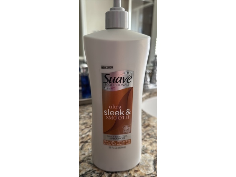 Suave Professionals Ultra Sleek & Smooth Frizz Control Shampoo, 28 fl oz/828 mL
