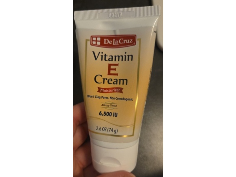 De La Cruz Moisturizing Cream, Vitamin E, 2.6 fl oz/74 g