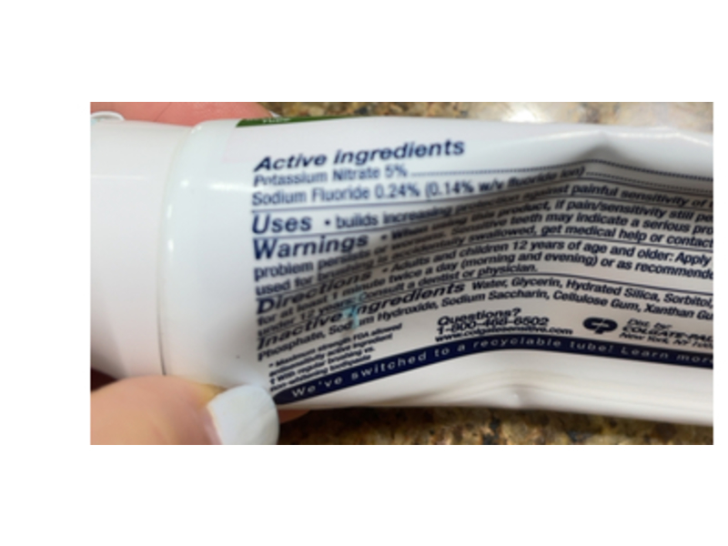 Colgate Maximum Strength Sensitive Whitening Anticavity Toothpaste, Fresh Mint, 6.0 oz/170 g