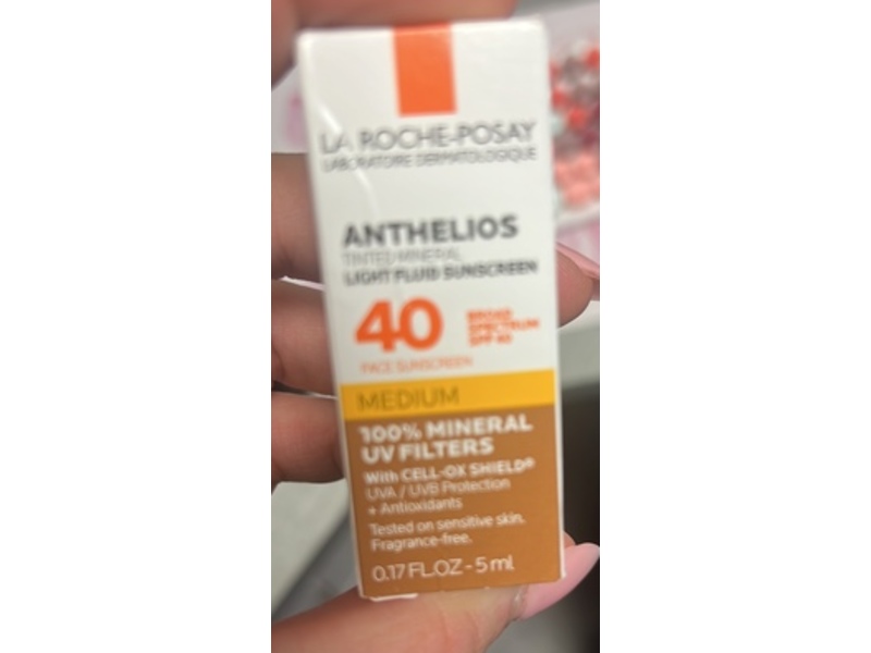 LA Roche-Posay Anthelios Tinted Mineral Light Fluid Sunscreen, SPF 40, Medium, 0.17 fl oz/5 mL