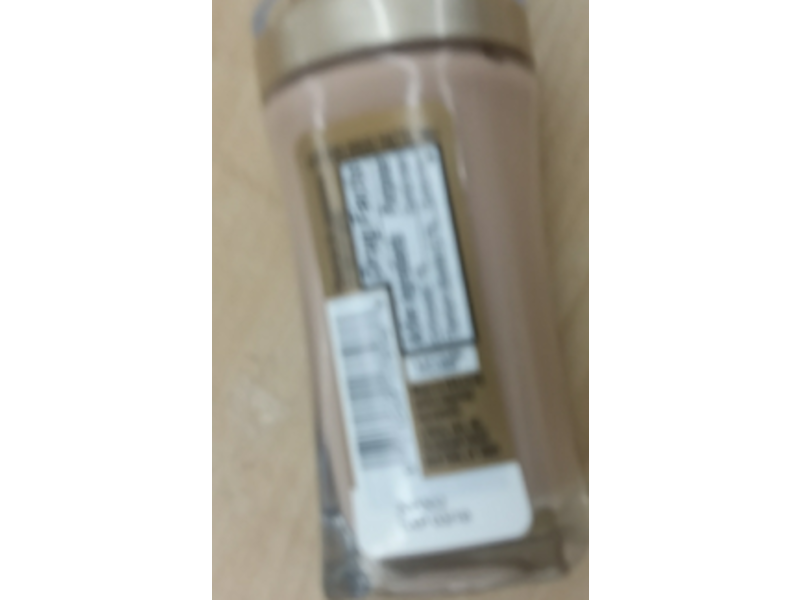L'Oreal Paris Visible Lift Serum Absolute Foundation, SPF 17, Classic Ivory, 1 fl oz/30 mL